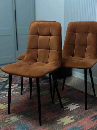 Стол и стулья