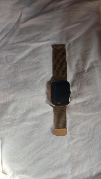 Продам смарт часы с зарядным устройством носились пару раз новые