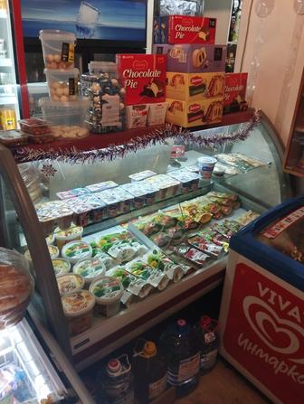 Продаю холодильную витрину