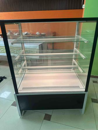 Витриный холодильник Carboma