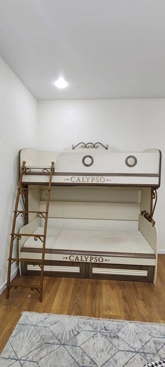 Продам двухъярусную кровать