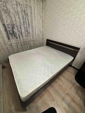 Кровать с матрасом