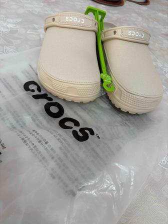 Продаю Crocs