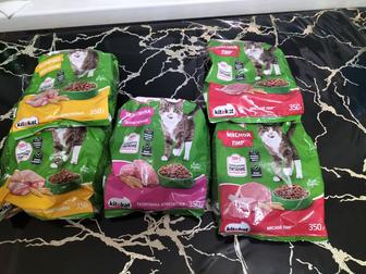 Продам корм для кошек новый