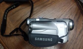 Продаю видеокамеру Samsung
