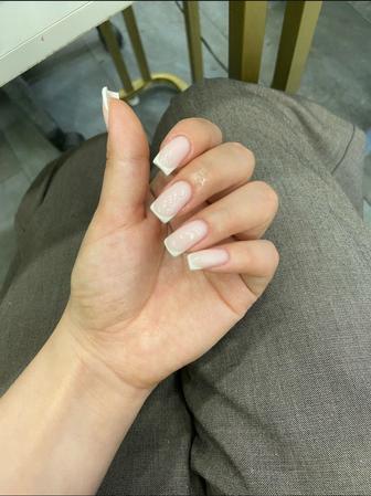Требуется модели на маникюр