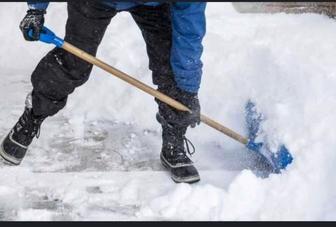 Чистка снега В Алматы 2 человека