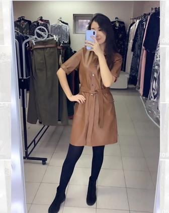 Платье из кожзама