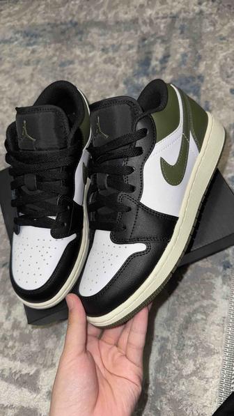 Продам кроссовки Nike Air Jordan 1 Low