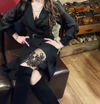 Платье пиджак с кружевной юбкой