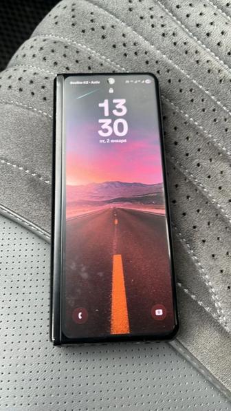 Продам телефон Самсунг fold 3