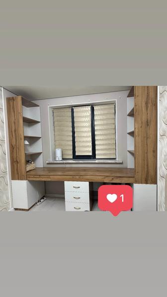 Детская рабочая зона у окна