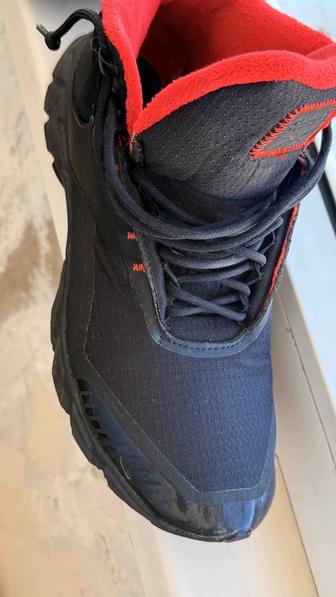 Продам кроссовки