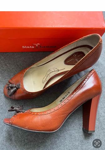 Туфли на высоком каблуке