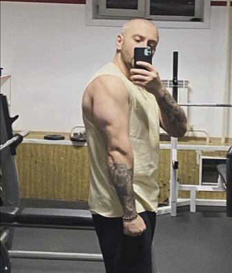 Фитнес тренер - ваш гид в мире спорта.