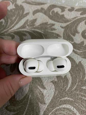 Наушники Apple AirPods