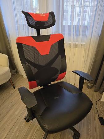 Продам игровое кресло Aerocool Guardian-Champion Red