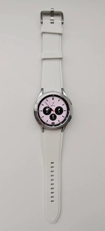 Продаю смарт-часы Samsung Galaxy Watch 4 Отличное состояние!