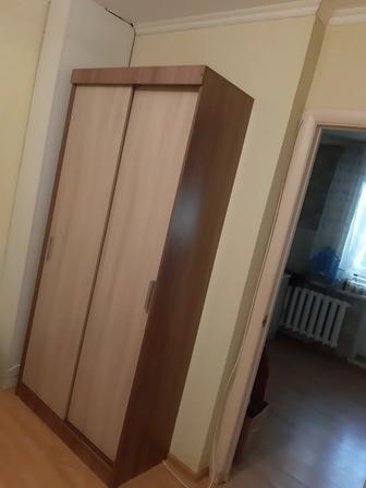 Поодам шкаф в хорошем состоянии.