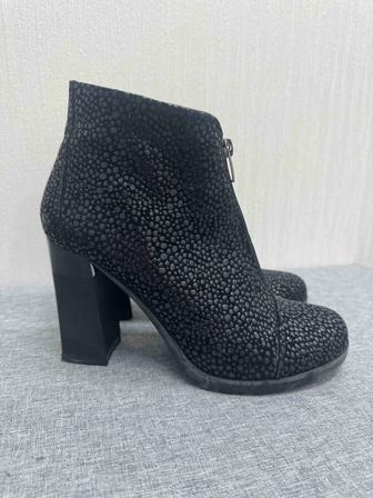 Продаются полуботинки