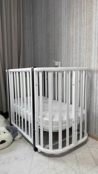 Продается детская кроватка из цельного дерева