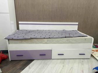 Продам односпальную кровать вместе с матрасом