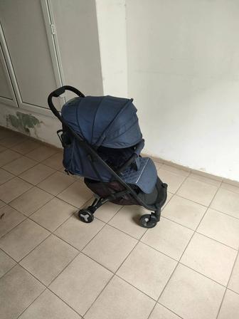 Продам прогулочная коляска легкая новая