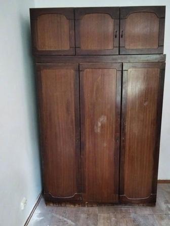 Шкаф платьеный