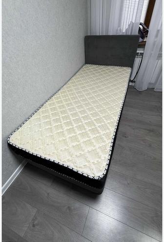 Односпальная кровать с матрасом