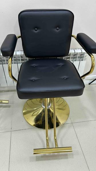 Продается кресло для парикмахера
