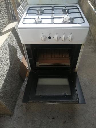 Продам газ плиту 4 конфорочную