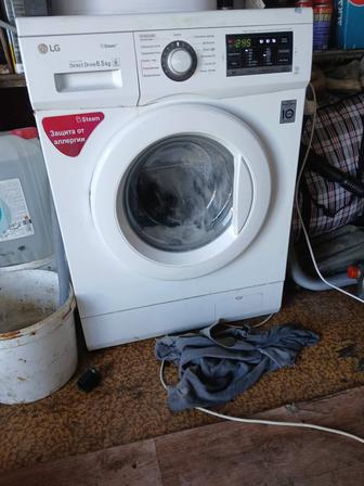 Продам стиральную машинку в рабочим состояние не дорого все работает идиаль