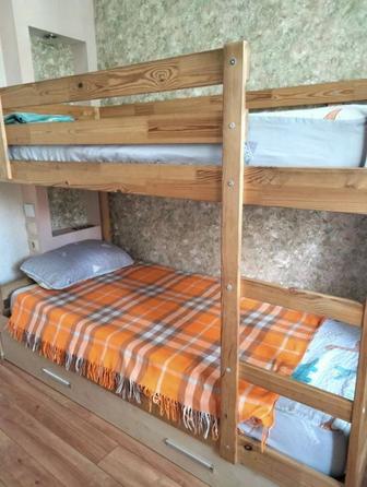 Продам двухъярусную деревянную кровать