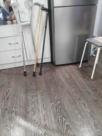 Отдам костыли в добрые руки.