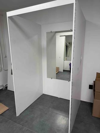 Мебель. Ресепшн, примерочные и стол