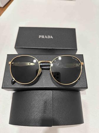 Очки от Prada