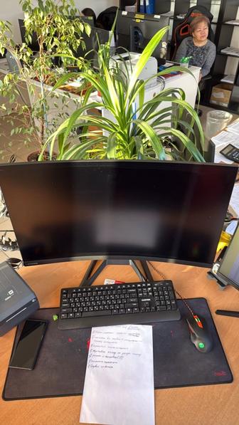 Монитор Lenovo