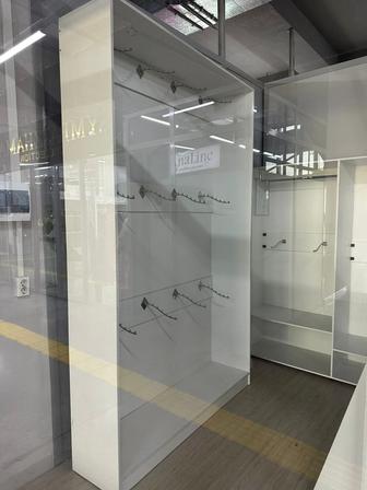 Мебел для бутика