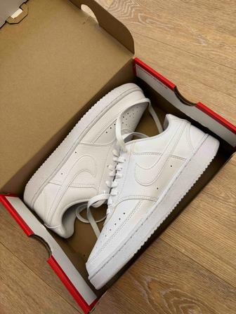 Nike кроссовки новые