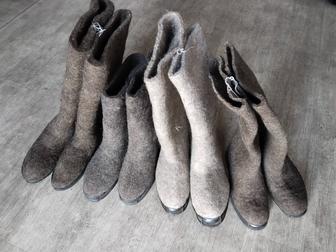 Продаю валенки зимние с резиновой подошвой размер разные