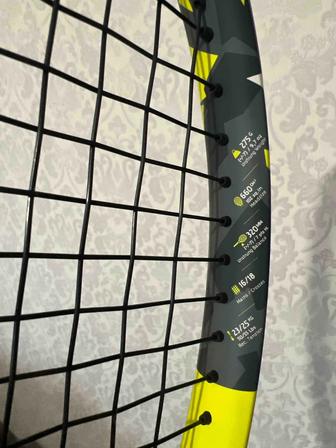 Теннисная ракетка