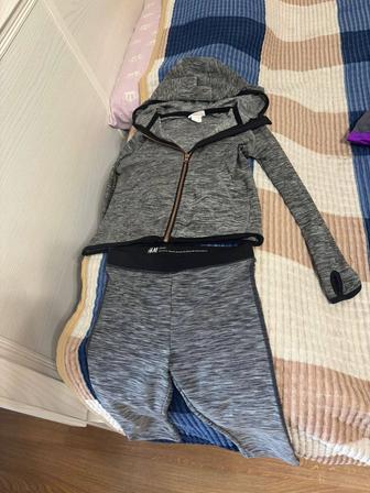 Продам спортивный костюм на девочку