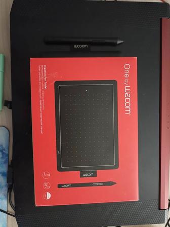 Графический планшет Wacom One.