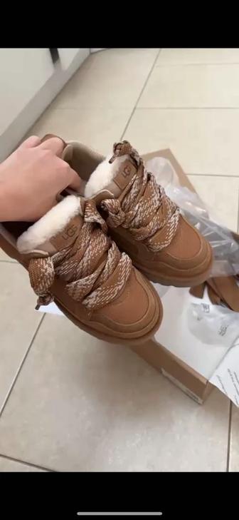 Продам зимние кроссовки Ugg LOWMEL
