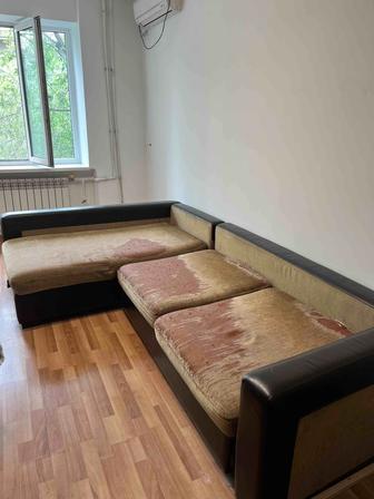 Отдам ДАРОМ старый диван