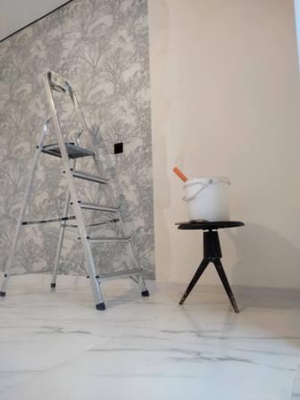 Поклейка обоев.