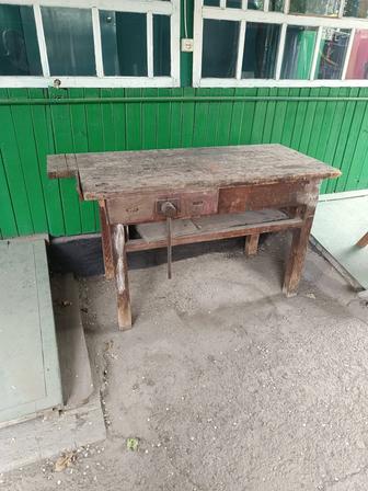 Продам верстак инструментальный