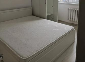 Кровать с матрасом