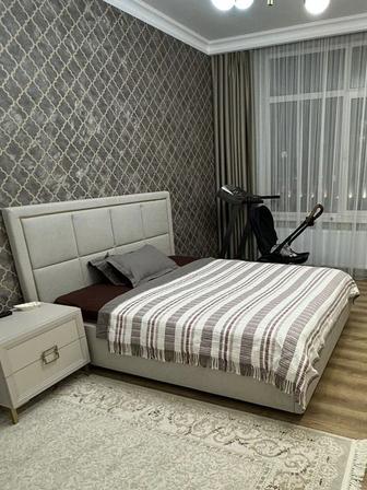 Продам двуспальную кровать 160х180 с матрасом