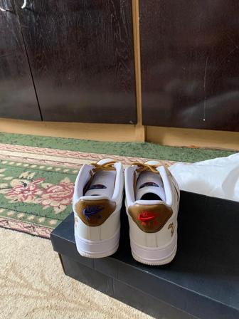 Кроссовки оригинальные фирма NIKE белом цвете 41R